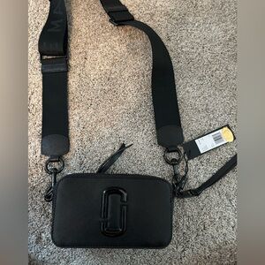 Marc Jacobs Snapshot Bag! All black, with tag. Can be cross body or shoulder!